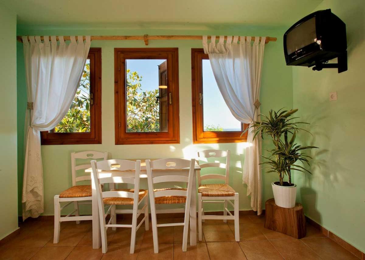 Victoria'S Guesthouse Damouchari Exterior photo